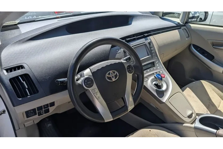 $15999 : 2015 Prius Three image 9