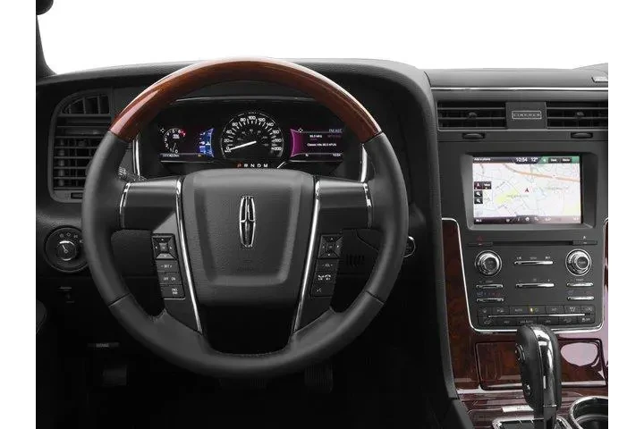 $15990 : Lincoln Navigator 2017 4x2 S image 7