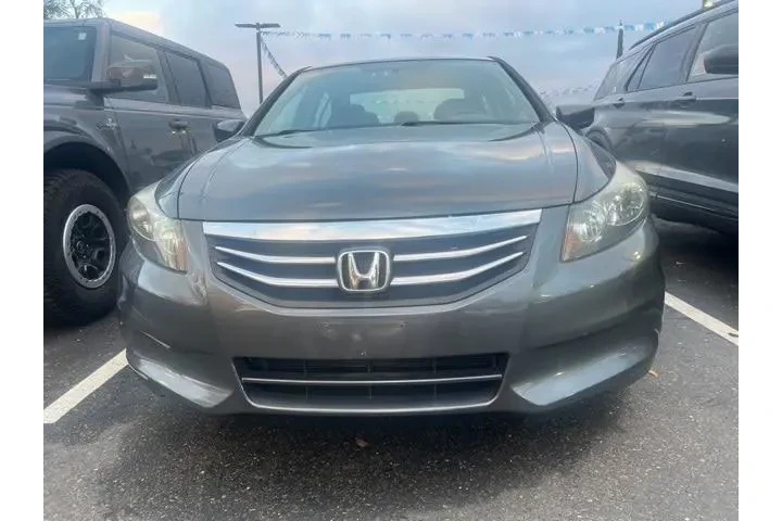 $11175 : Honda Accord 2012 LX 4dr Sed image 2