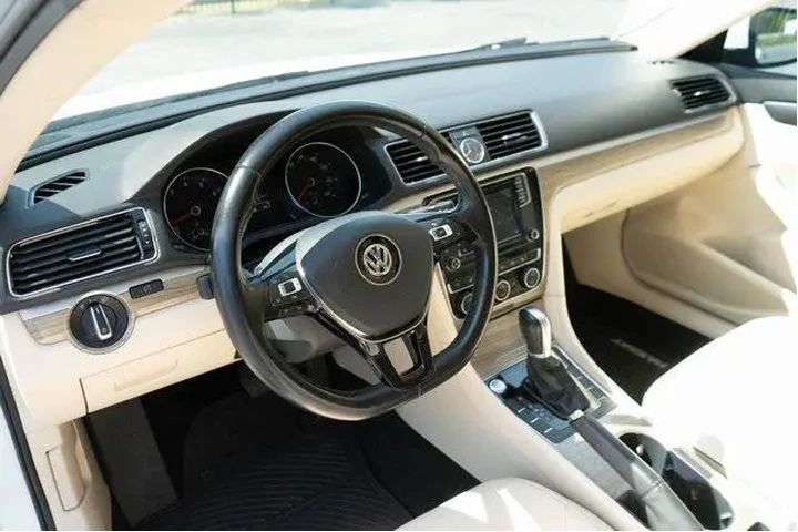 $9999 : Volkswagen Passat 2017 1.8T image 3