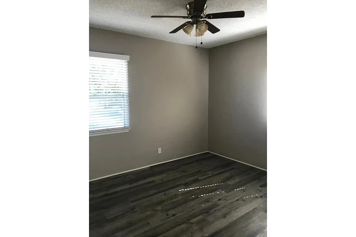 $800 : Beautiful Home...LAKEWOOD,CA image 4