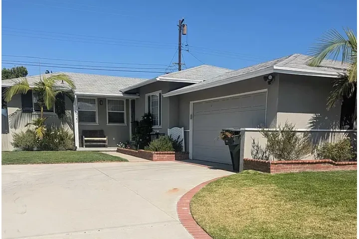 $2090 : 3 bedroom/1.5 bathroom home av image 1