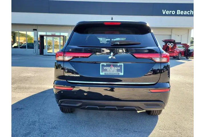 $17788 : Mitsubishi Outlander 2022 ES image 5