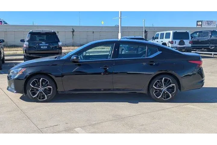 $19995 : Nissan Altima 2023 2.5 SR 4d image 6