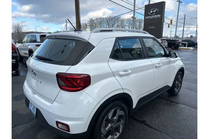 $19000 : Hyundai VENUE 2024 SEL 4dr C image 4