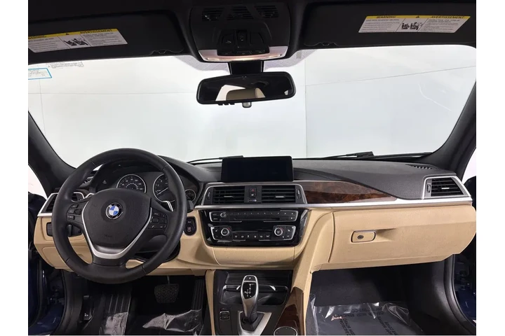 $17899 : 2018 3 Series 330i xDrive image 4