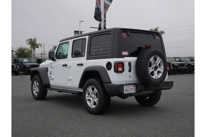 $25965 : Jeep Wrangler Unlimited 2020 image 6