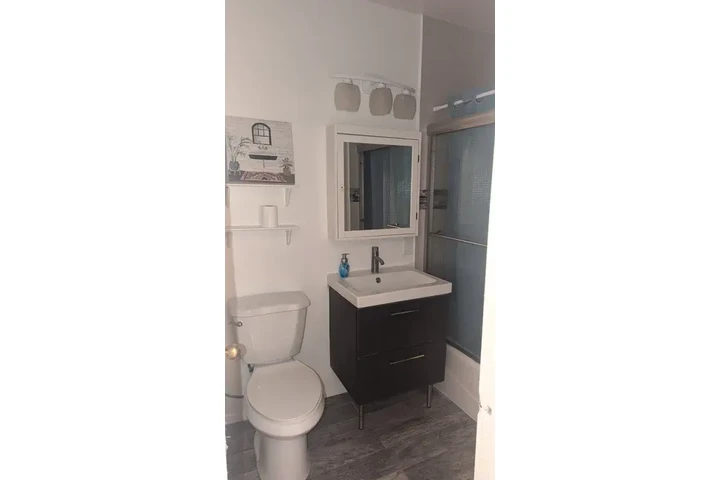 $1500 : Norwalk 3 - 1 Bath Available image 8