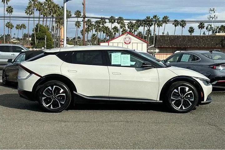 $26490 : Kia EV6 2024 Wind 4dr Crosso image 3