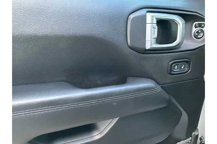 $34840 : Jeep Wrangler Unlimited 2021 image 10