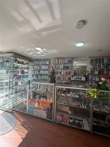 $37000000 : SE VENDE TIENDA DE CELULARES image 5