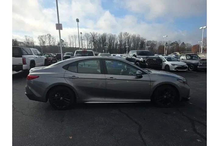 $27992 : Toyota Camry 2025 SE 4dr Sed image 5