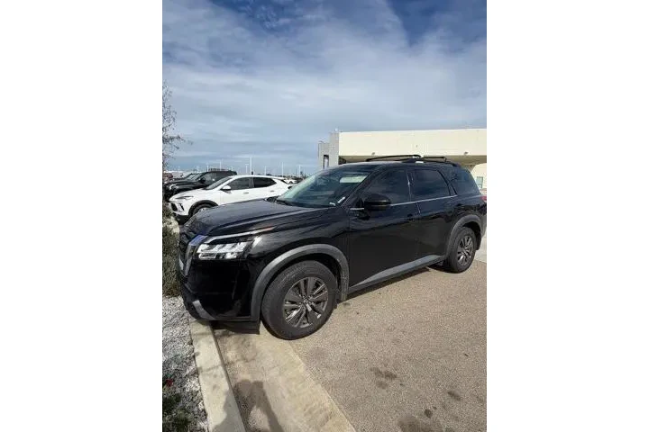 $23900 : Nissan Pathfinder 2022 SV 4d image 2