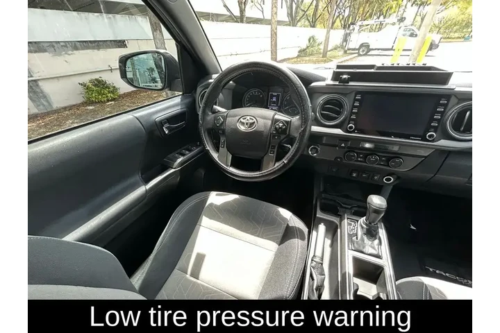 $29817 : Toyota Tacoma 2021 4x2 TRD O image 9