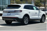 $34900 : Lincoln Nautilus 2022 Reserv thumbnail