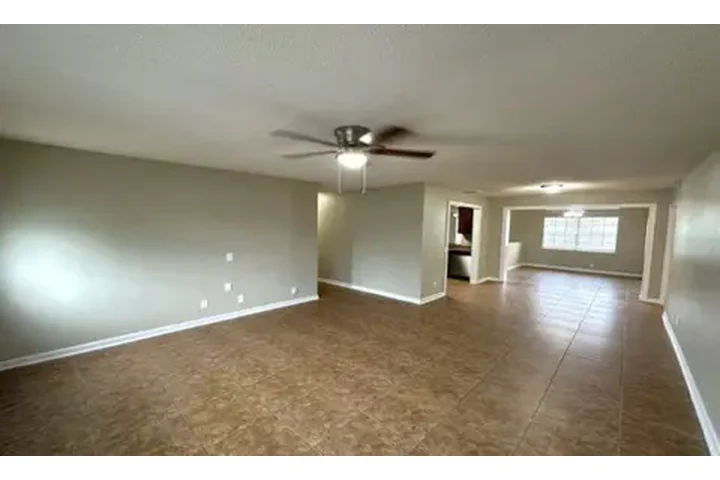 $1800 : Affordable Single Family home image 4