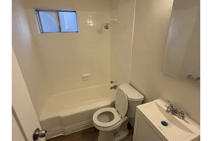 $1250 : One  Family Home image 9