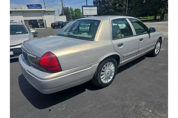 $8999 : 2010 Grand Marquis image 6