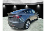 $31705 : Tesla Model Y 2023 AWD Long thumbnail
