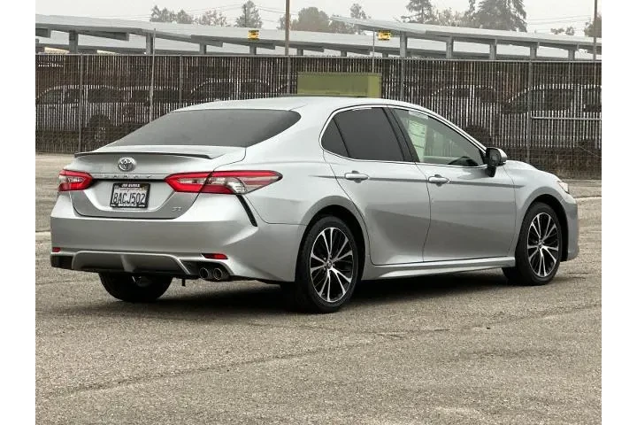 $18990 : Toyota Camry 2018 LE 4dr Sed image 3