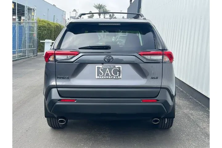 $28994 : Toyota RAV4 2022 XLE Premium image 5