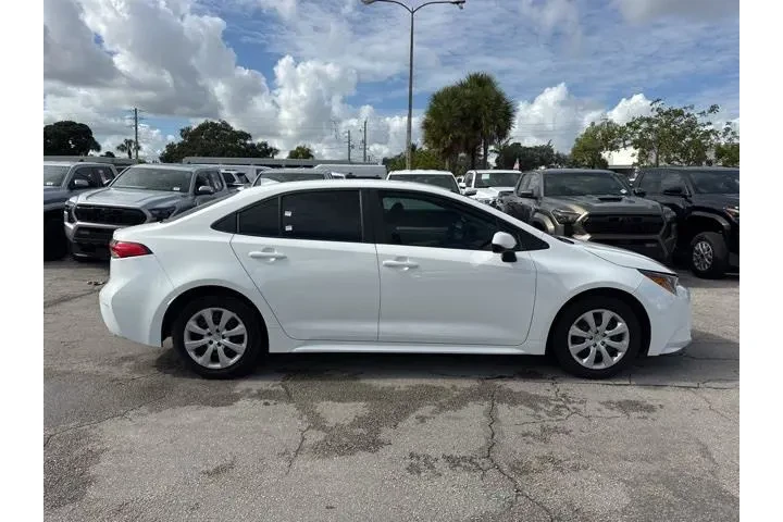 $18988 : Toyota Corolla 2024 LE 4dr S image 2