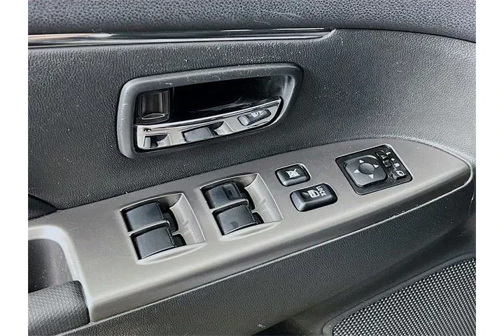 $22975 : Mitsubishi Outlander Sport 2 image 9