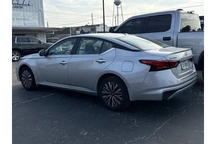 Nissan Altima 2023 AWD 2.5 S image 2