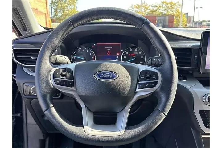 $31900 : Ford Explorer 2023 AWD XLT 4 image 6