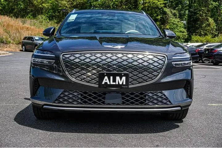 $33960 : Genesis Electrified GV70 202 image 8