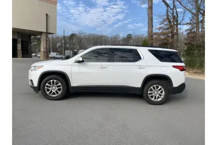 $23900 : 2019 Traverse LT image 5