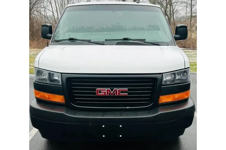 $27000 : 2018 GMC Savana 3500 image 1