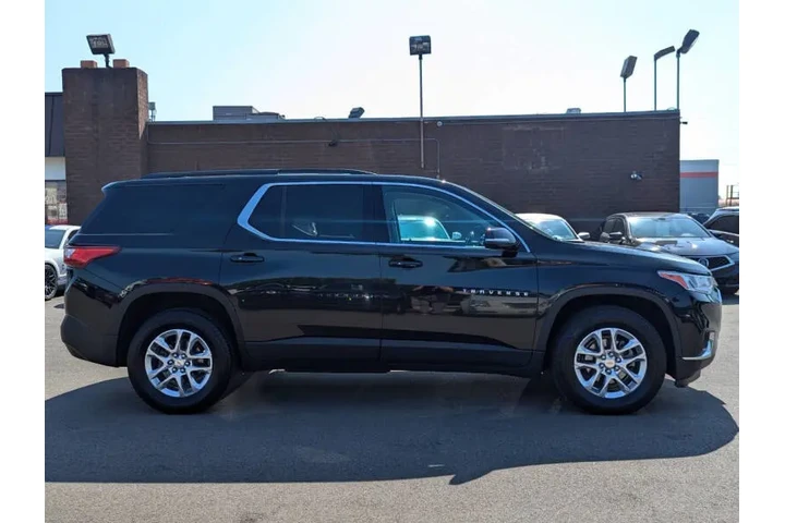 $13995 : 2019 Traverse LT Cloth image 4