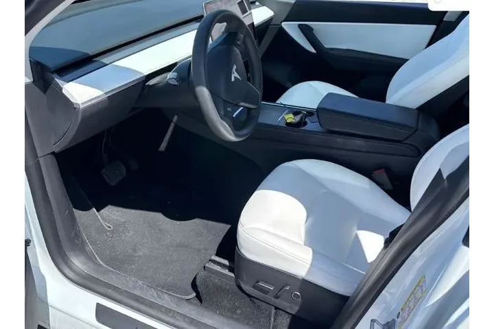 $31800 : Tesla Model Y 2021 AWD Long image 6