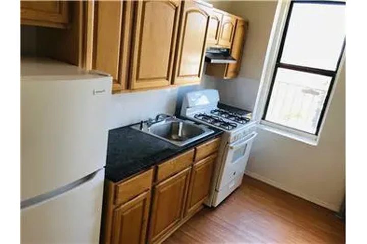 $1700 : Rental property with 1 bedro image 1