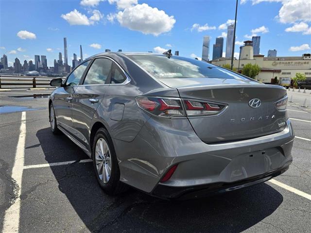 $10995 : 2018 HYUNDAI SONATA HYBRID image 6