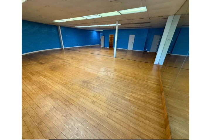 $1 : SE RENTA ESPACIO PARA IGLESIA image 2