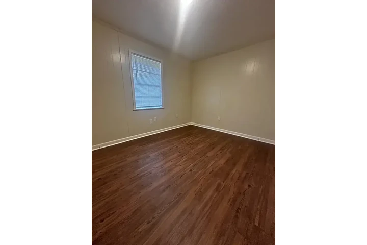 $1100 : Cozy 2-Bedroom and 1-Bathroom image 9