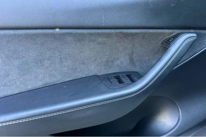 $30720 : Tesla Model Y 2022 AWD Long image 10