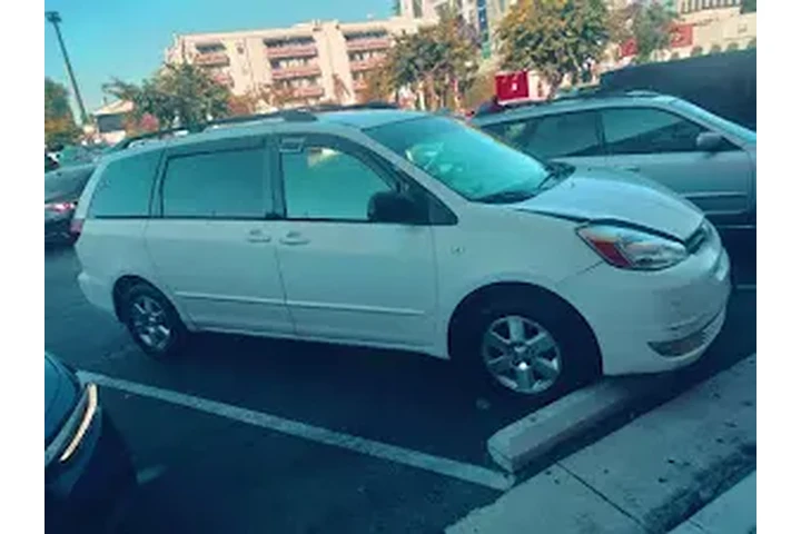 $3500 : 2004 TOYOTA SIENNA LE image 1