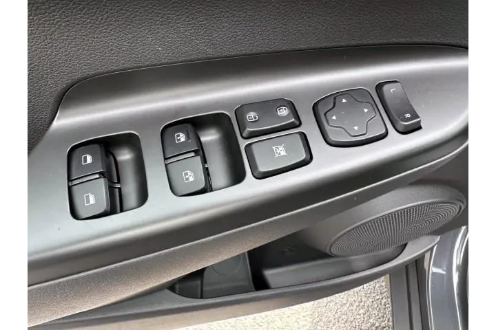 $20998 : Hyundai KONA 2023 AWD SEL 4d image 9