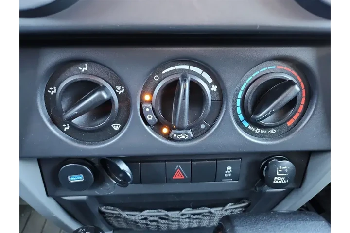 $13000 : Jeep Wrangler 2010 4x4 Sport image 8