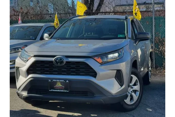 2019 TOYOTA RAV42019 TOYOTA R image 2