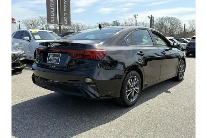 $16995 : Kia Forte 2023 LXS 4dr Sedan image 6