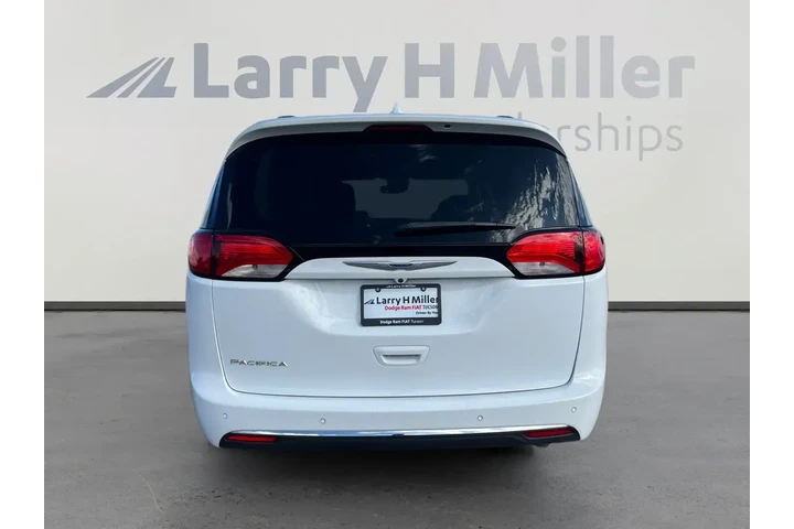 Chrysler Pacifica 2019 Touri image 4