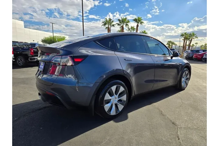$31553 : Tesla Model Y 2023 AWD Long image 6