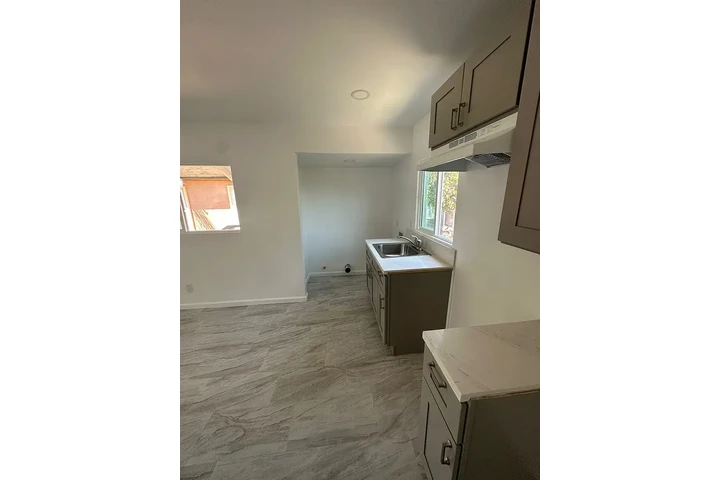 $1200 : Boyle Heights 2 Bed/ 1 Bath image 8