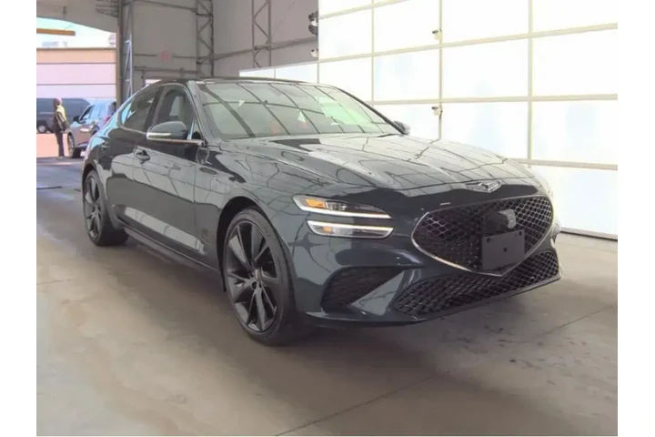 $30493 : Genesis G70 2023 2.0T 4dr Se image 4