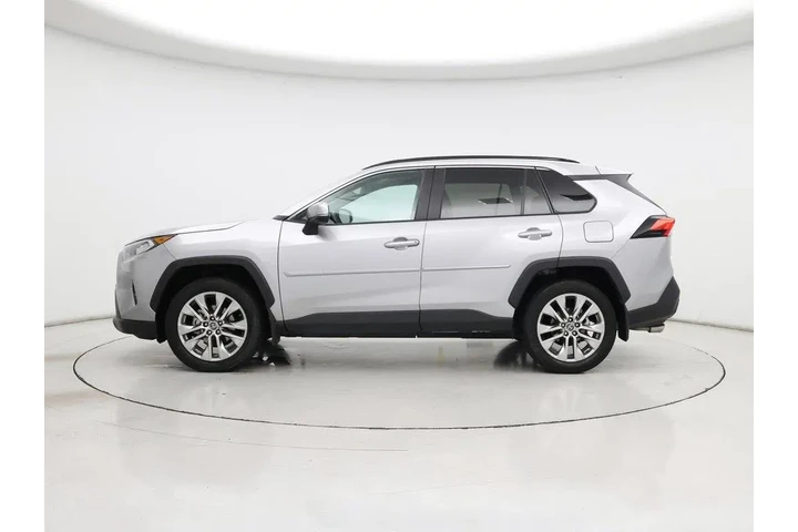$28998 : Toyota RAV4 2021 XLE Premium image 3