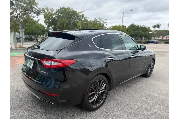$19991 : 2018 Levante GranLusso image 8